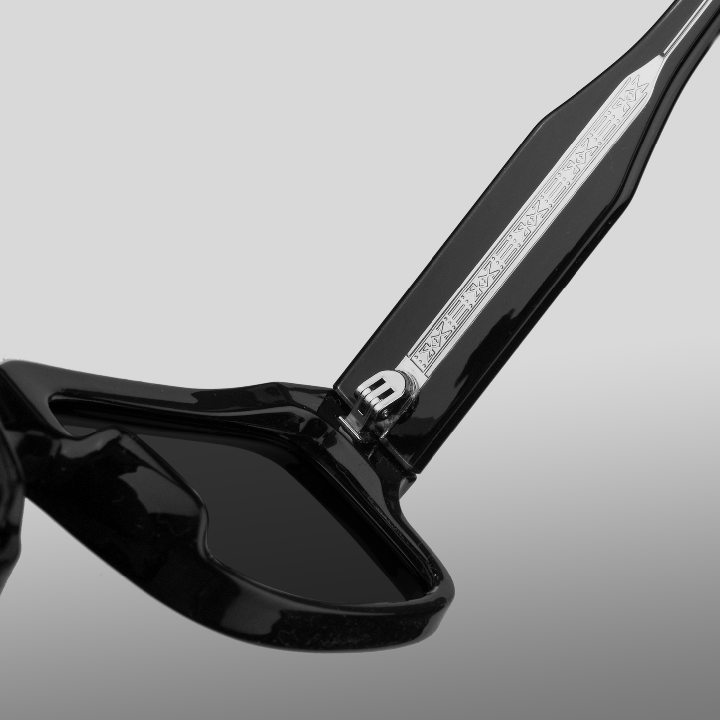 Araku // Black