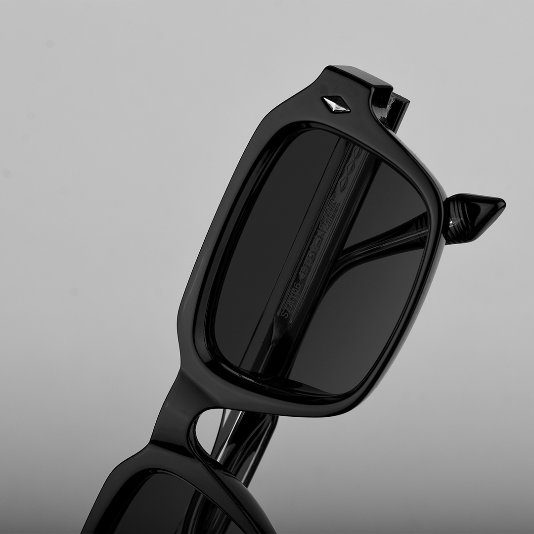 Tawang // Black