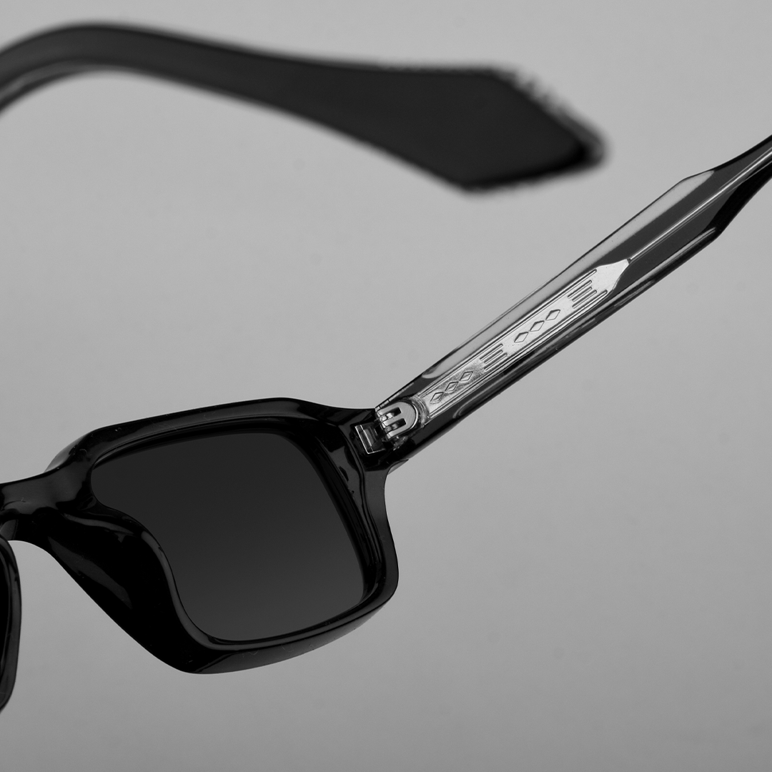 Tawang // Black