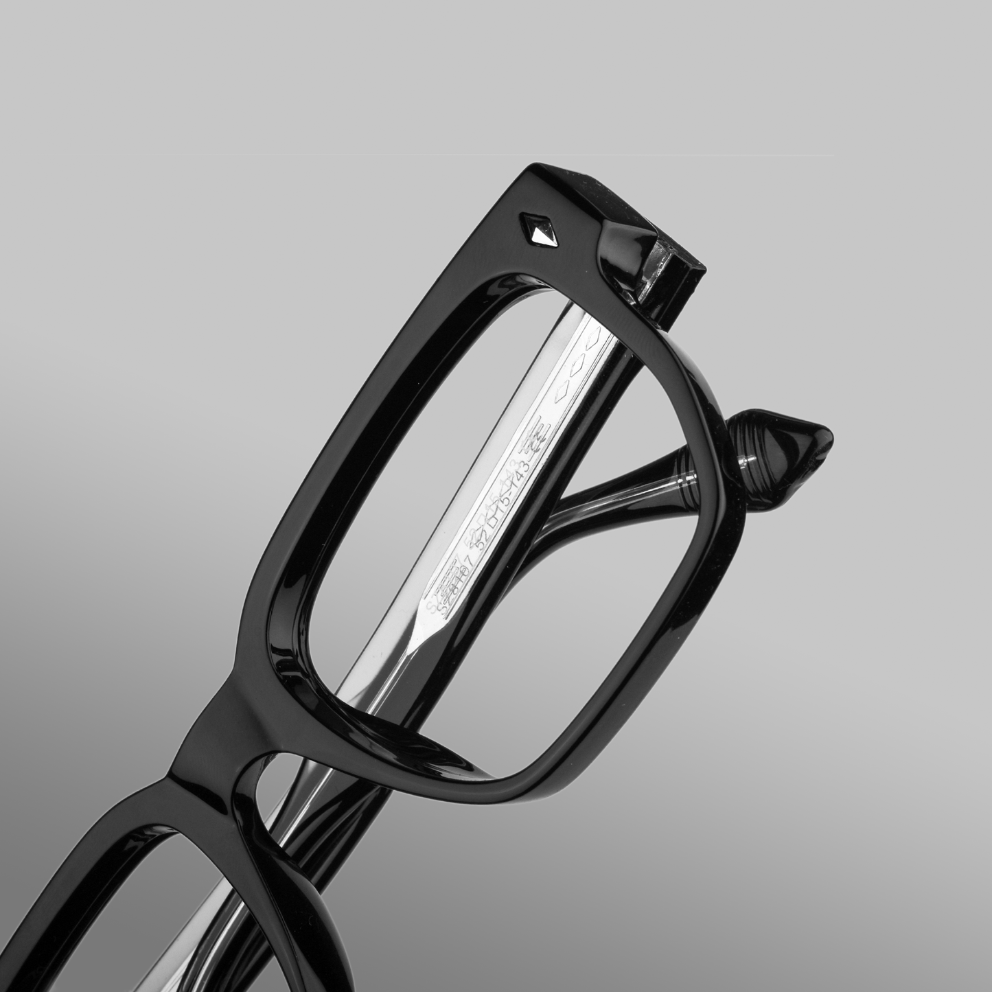 Lonar // Noir